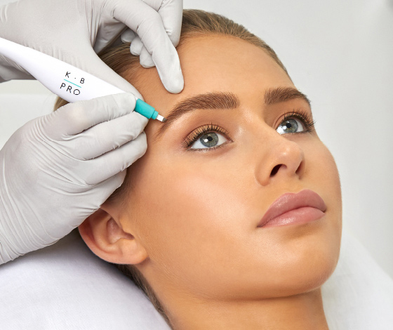 KarenBetts-modèle-microblading-PMU